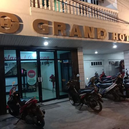 Grand Hotel Pemangkat Екстериор снимка