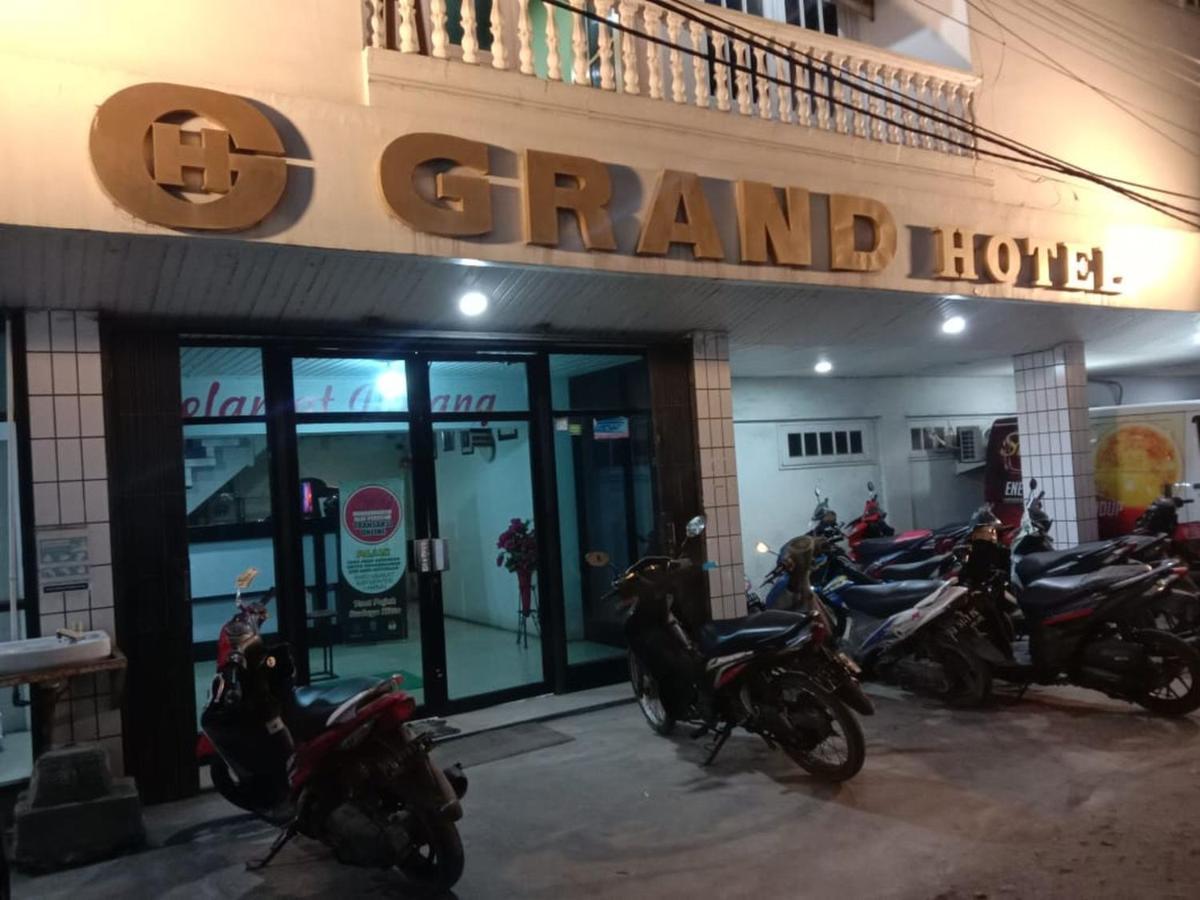 Grand Hotel Pemangkat Екстериор снимка