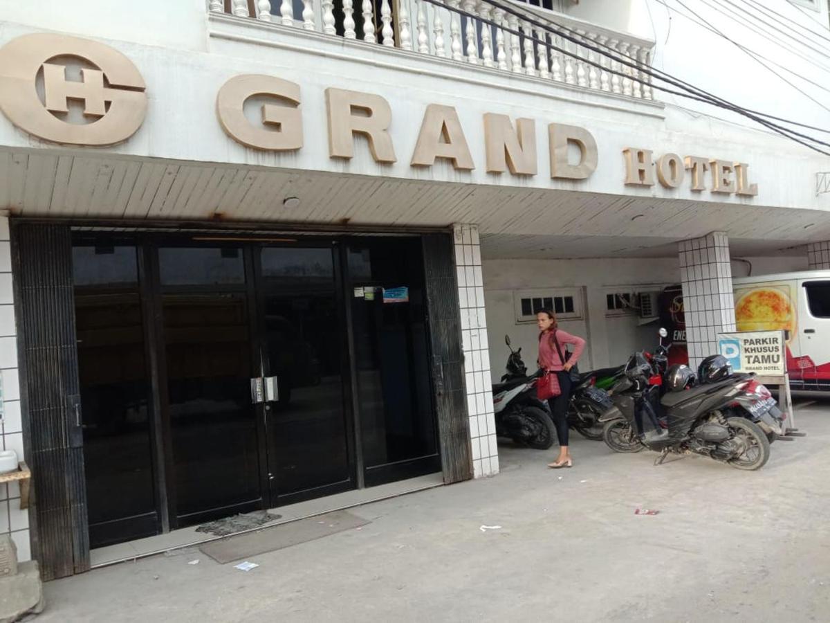 Grand Hotel Pemangkat Екстериор снимка